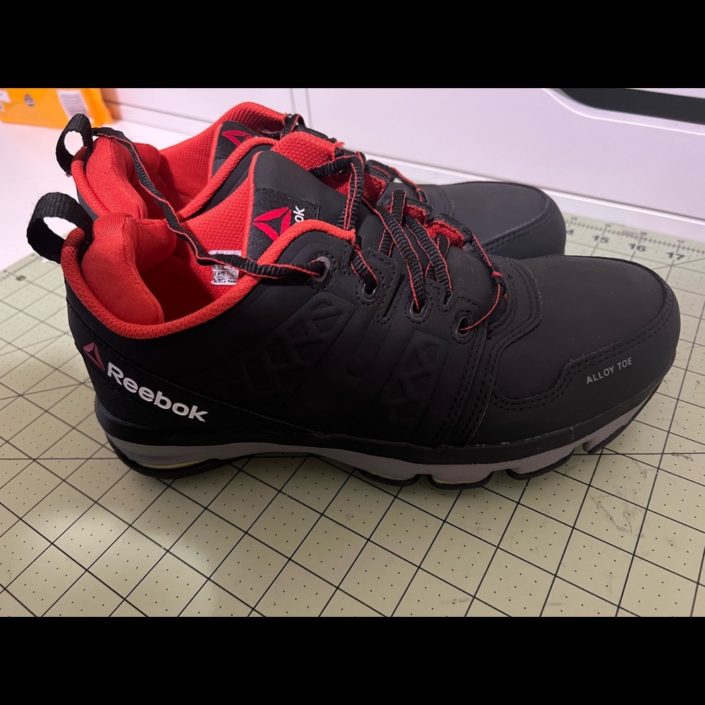 Reebok memory tech massage black athletic shoes 8 M